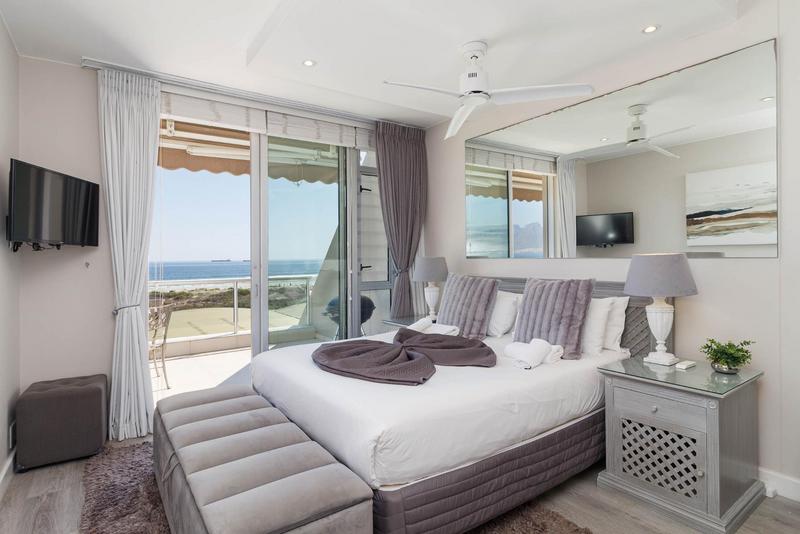 To Let 3 Bedroom Property for Rent in Dolphin Beach Western Cape